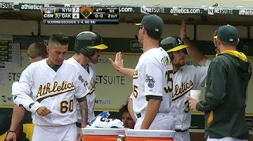 NYM@OAK: Fielding error allows two runs to score