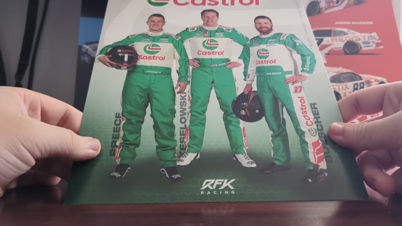 Почтовый день с открытками героев