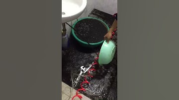 Sục rửa đường ống nước nhà dân sau nhiều năm sử dụng mà không có hệ lọc nước trung tâm VinaWater