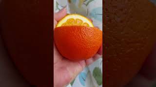 очень странный апельсин