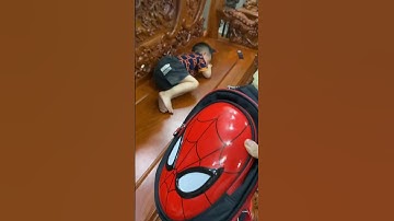 Muộn học mà pipi vẫn khóc không chịu đi học là sao