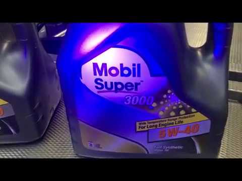 Моторное масло светится в ультрафиолете. Масло под ультрафиолетом. Масло проверить ультрафиолет. Mobil 1 ультрафиолет. Мобил ультрафиолет.