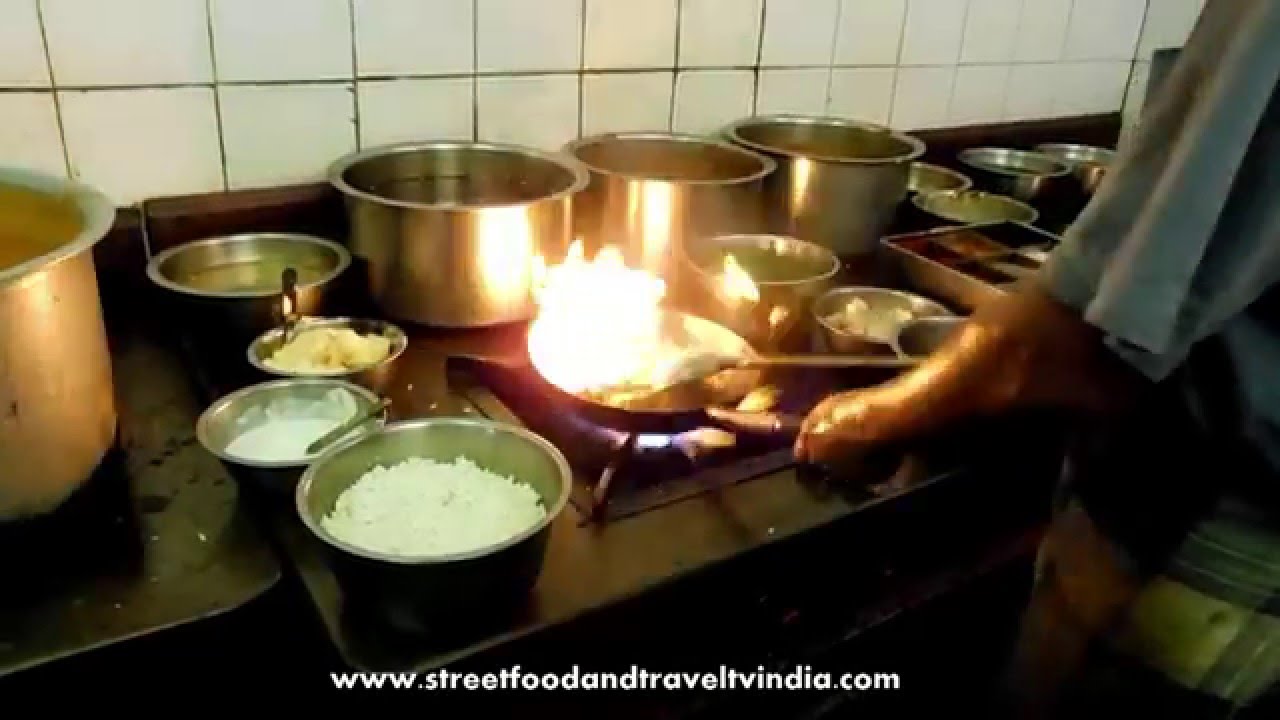 Cooking Punjabi Curry At an Restaurant | North Indian Food. - YouTube