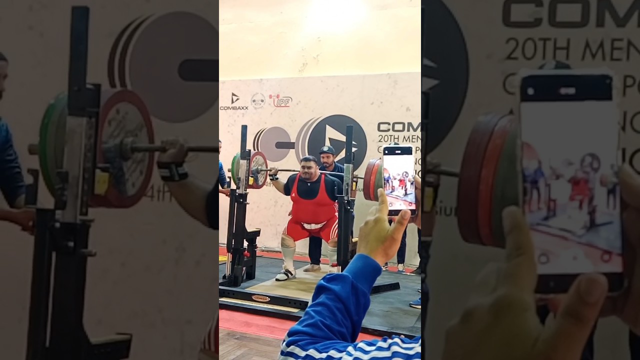 Muhammad Nooh Dastgir Butt basksquat in 330kg 