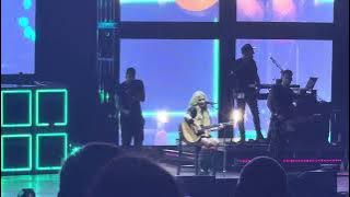 Avril Lavigne- Anything But Ordinary / Keep Holding On. Live In Tampa 2025