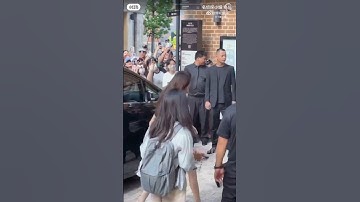 chị ấy đang chuẩn bị cho buổi livestream hôm nay 😊❤️ #cổlựcnatrát #古力娜扎 #gulnazar #xuhuong