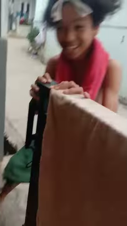 VIDEO VIRAL LUCU,  ORANG GILA TERIAK