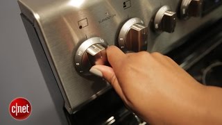 This Frigidaire is good lookin', but doesn't have much cookin'