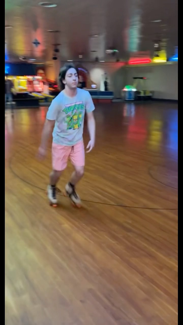 #JasonDeruloTV // Roller Skating ? #GotPermissionToPost From TT @christinestiless #SlowLow