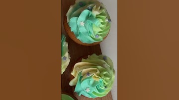 How to Swirl Multiple Colors of Frosting