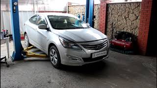 Замена передних тормозных колодок на Hyundai Solaris 2016 года Хендай Солярис 1,6