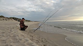 Рыбалка с ночёвкой на диком пляже! ПОЙМАЛ ДИКОВИНУ! НОЧНОЙ КЛЁВ на ДОНКИ! ч.2