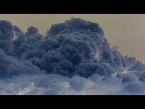 中共百年黨慶北京遇罕見惡劣天氣  當局發射幾千發催雨彈打散雲團后 一團黑雲卻突然顯現並快速移動到天安門廣場上方......嚇得官員紛紛祈禱