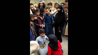 رقص يمنيات امام الرجال على المزمار🔥الرقص المختلط من تراث اليمن عالمزمار وبالاعراس