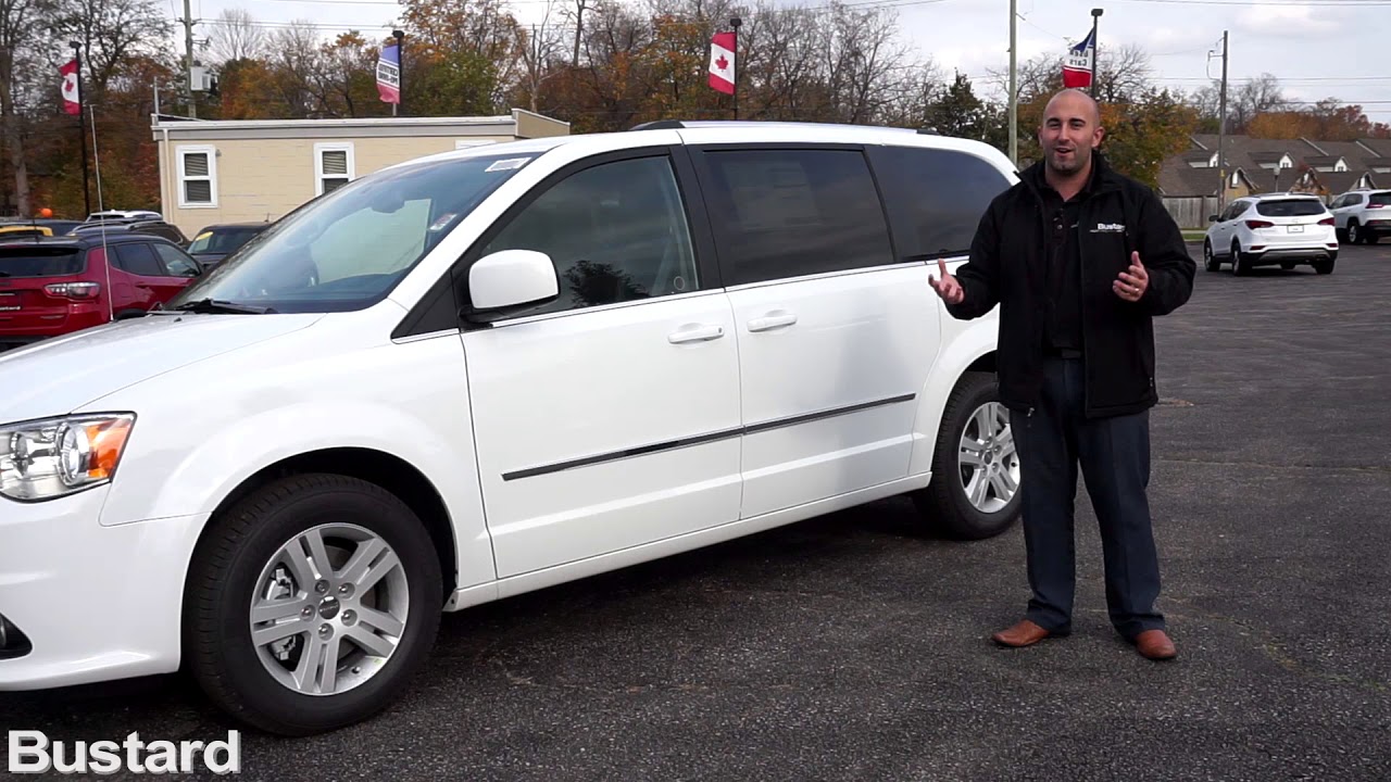 2017 dodge grand caravan crew