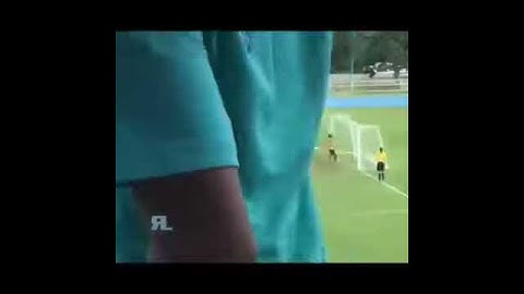 Si no lo hubieran grabado nadie lo creeria/penal pega en el palo y después pasa algo impresionante