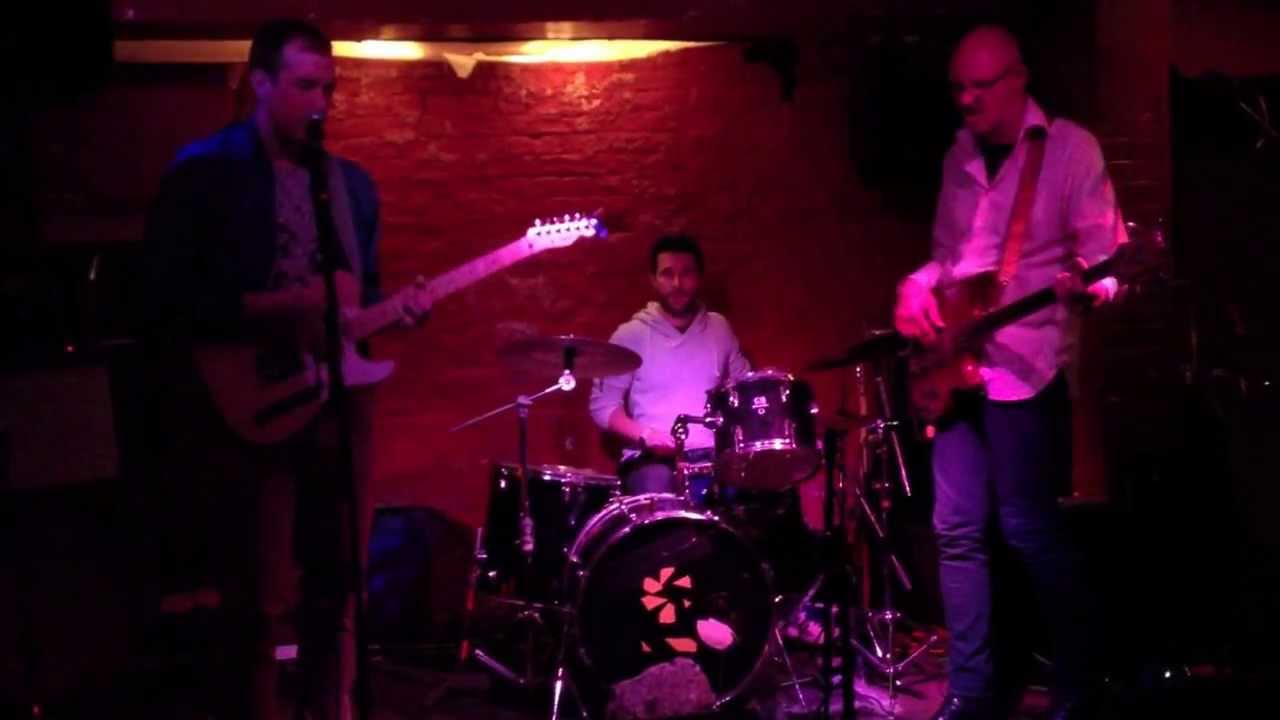 Gogglebox (Lay Down) Listen To Music (Live at the Buffalo Bar, London N1 on 23rd May 2013