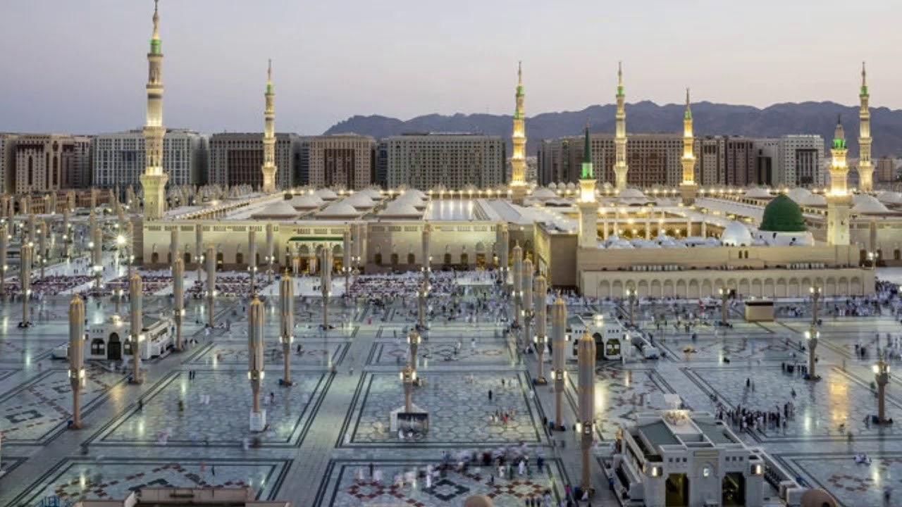Медина что это. Мечеть Масджид АН-Набави. Аль-Набави (мечеть пророка). Мечеть Масджид АН-Набави в Медине, Саудовская Аравия. Город Медина мечеть пророка.