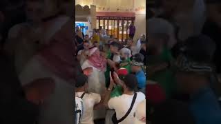 متداول ..  اعجاب واسع النطاق باحتفالات الجزائريين مع القطريين