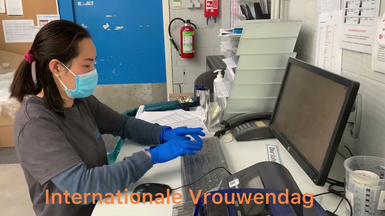 Internationale Vrouwendag. Dames van Egmond Plastic in the picture