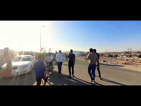 مظاهرة في كامب دوميز تعارض هجومات الكلب اردوغان