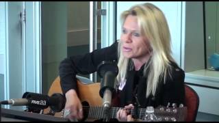 Watch Beccy Cole Waitress video