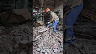 Громкий демонтаж бетонного основания #нужныелюди #сносдомов #демонтаж #ремонт #бетон #стройка#shorts
