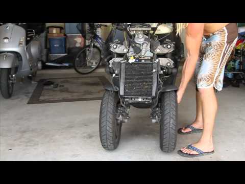 piaggio-mp3---crazy-front-two-wheels-design!-|-micbergsma