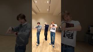 just stick with #MARTIN & #JUHOON 🫂 #TXT #휴닝카이 #HUENINGKAI #CORTIS #코르티스 #하루에_하루만_더 #Stick_With_You