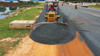 Extreme KOMATSU Dozer Spreading Gravel Making Foundation Ring Road And Dump Truck Unloads Of Gravel