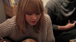 Classroom Concert / LUCY ROSE / red face