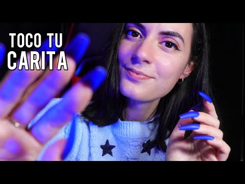 ASMR español 𝐓𝐎𝐂𝐀𝐍𝐃𝐎 𝐓𝐔 𝐂𝐀𝐑𝐀 (+Camera Tapping, Susurros)