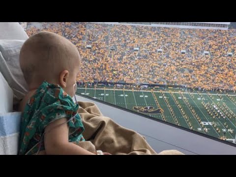 Sick 4-Year-Old Smiles When Entire Football Stadium Waves at Him in Hospital