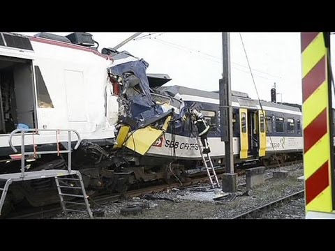 Лобовое столкновение поездов в Швейцарии: погиб машинист