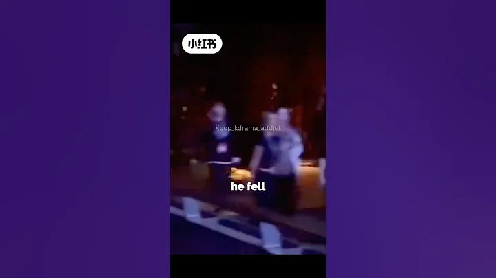 LEEKNOW DIDN'T GET HURT DURING THE PERFORMANCE?!! #straykids #kpop #shorts #shortsfeed #kpopnews