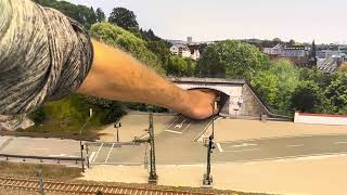 BIMM baut einen Pflastersteinweg, Leitplanken und Co - Modelleisenbahn H0