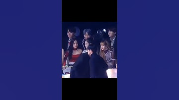 Mm...What did jimin say to jisoo?🤔(no shipping ✋)