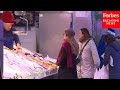 Spain Prepares For Christmas With Last-Minute Stops To Buy Christmas Dinner, Presents, And More