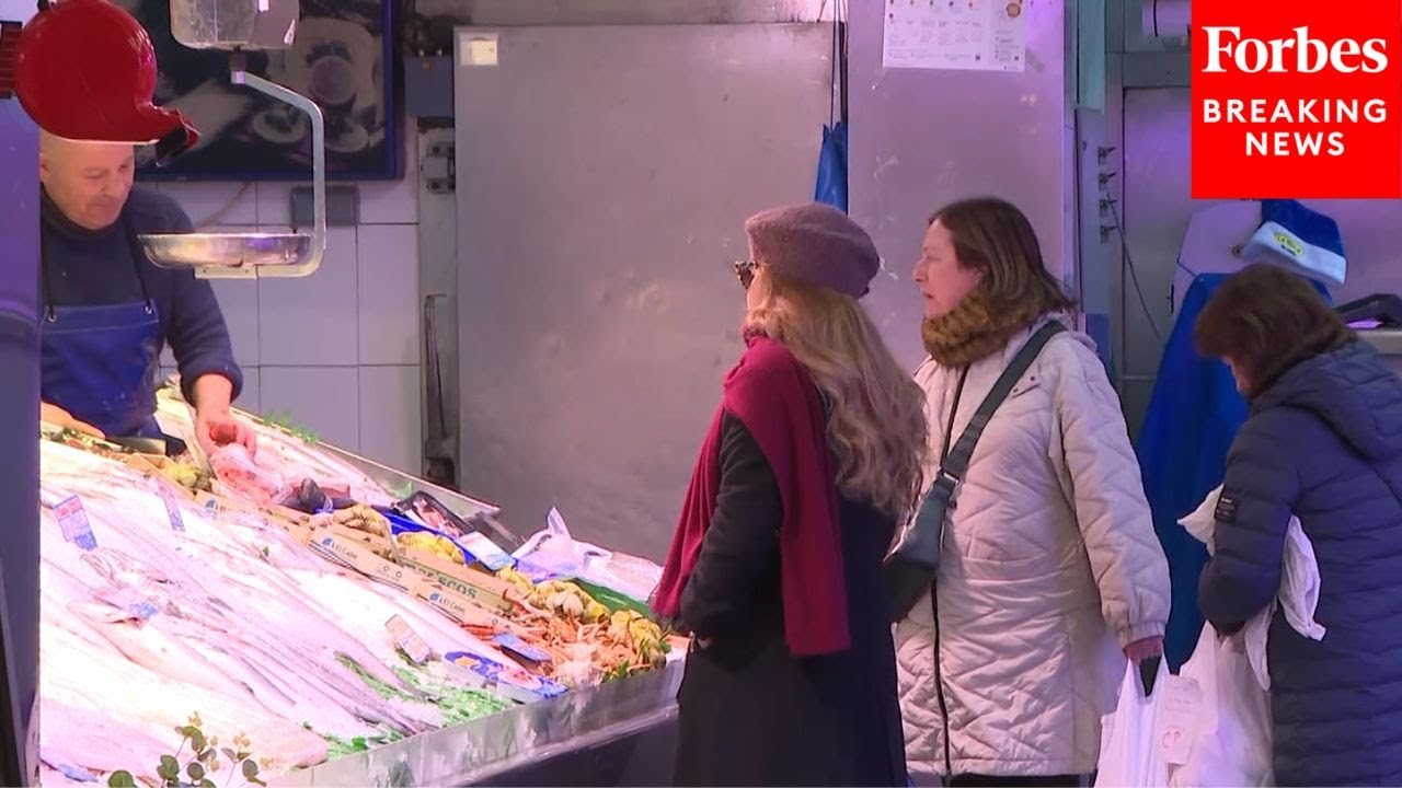 Spain Prepares For Christmas With Last-Minute Stops To Buy Christmas Dinner, Presents, And More