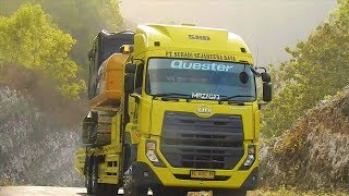 Self Loader Truck Transporting Excavator CAT 320D2 GC Quester UD TRucks CWE 280