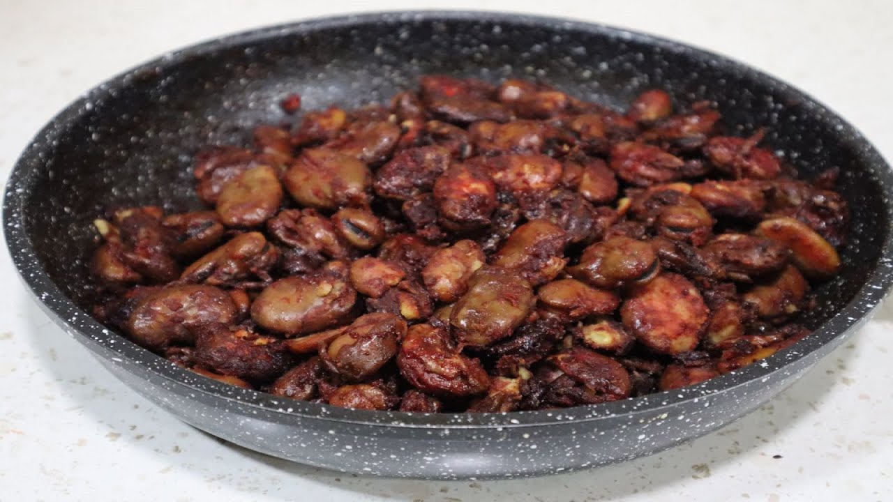 باقلاء مقليه بالتوابل و دبس الرمان اطيب و اشهر اكله من اكلات الشوارع