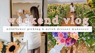 Weekend VLOG | picking wildflowers & sunflowers, friend date, DIY welsh dresser make over