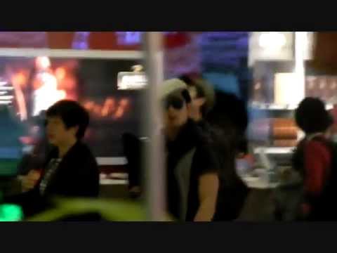 Aaron Kwok's arrival at Changi Airport for 《寒战》[14.11.2012]