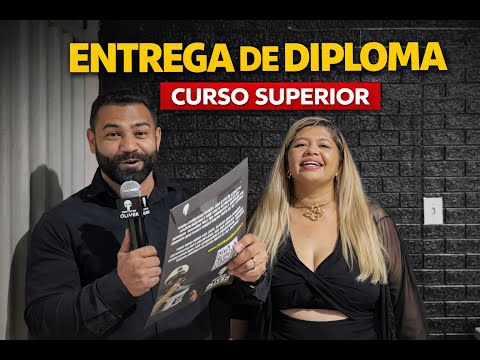 ENTREGA DE DIPLOMA PARA ALUNA DO CURSO SUPERIOR DE GESTÃO DE SEGURANÇA PÚBLICA E PRIVADA