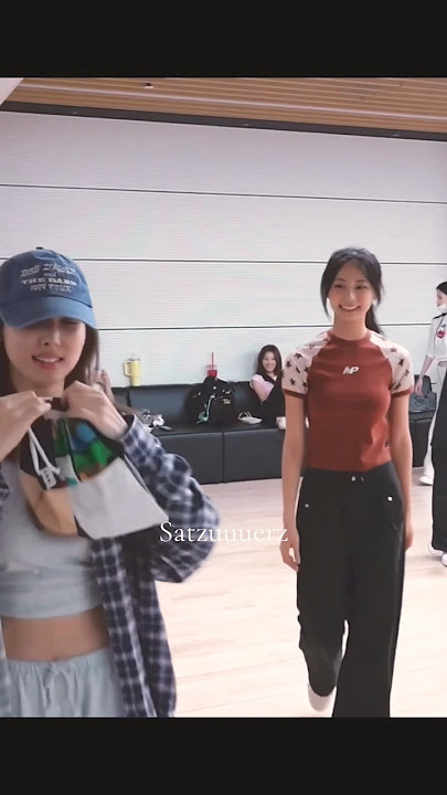 “Wheres mine🙄” #satzu #sana #tzuyu