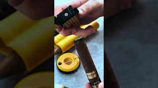 The ritual starts the moment the case open #Laar #laardubai #laartobacco  #cigarstyle #cigarsmoker