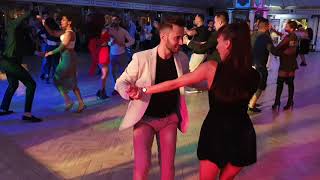 MI VIDA - CHELION / Cristian Fota y Sara Panero / Bachata Social Dancing Resimi