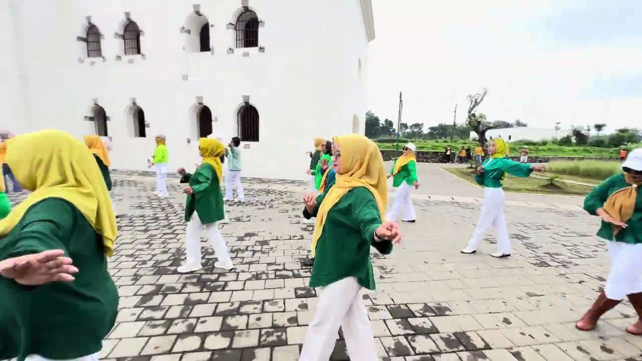 AKU JATUH CINTA LINE DANCE... DIRGANTARA KOTA SALATIGA 