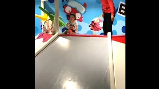 Baby chinese super eating machine - XiaoMan 小蛮 Playing on slide