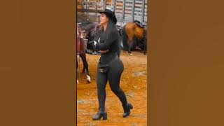Mexicana Cow Girl Attractive Glutes Status 🔥🍓🍓 #crossfit #fitness #model #gymlover #glutes #legsday